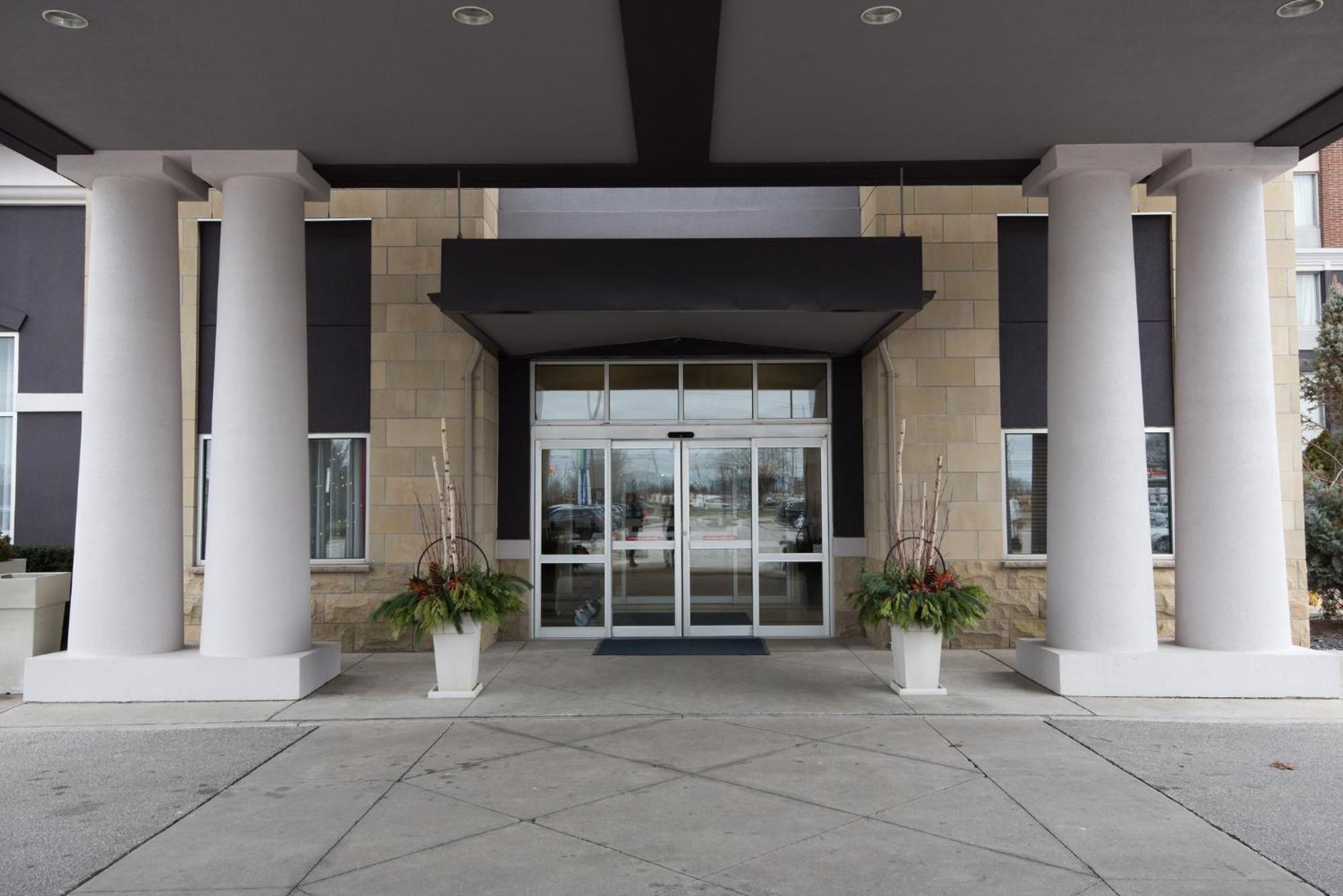 Holiday Inn Express Hotel & Suites Chatham South By Ihg Exteriör bild