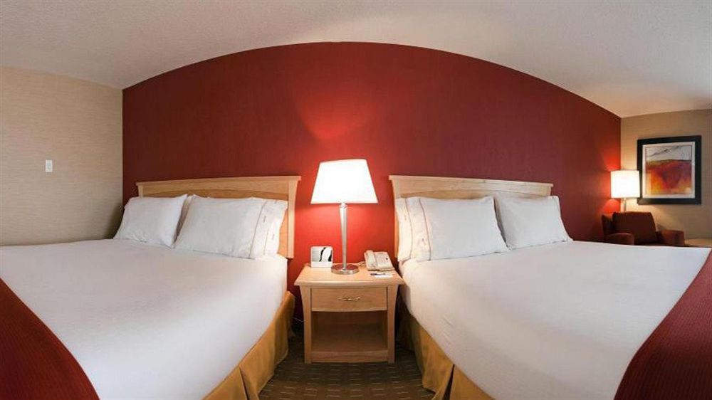 Holiday Inn Express Hotel & Suites Chatham South By Ihg Exteriör bild
