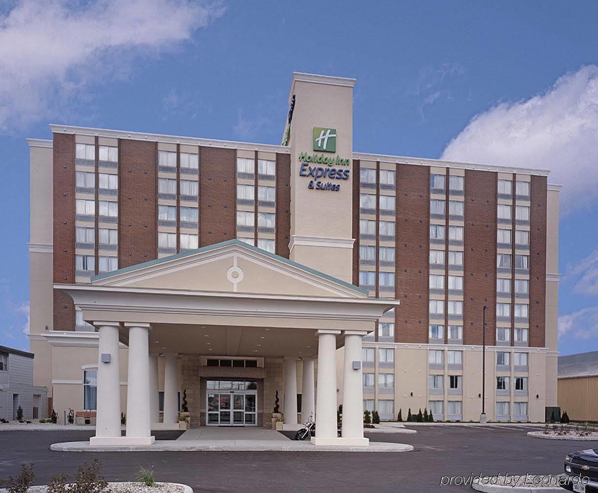 Holiday Inn Express Hotel & Suites Chatham South By Ihg Exteriör bild